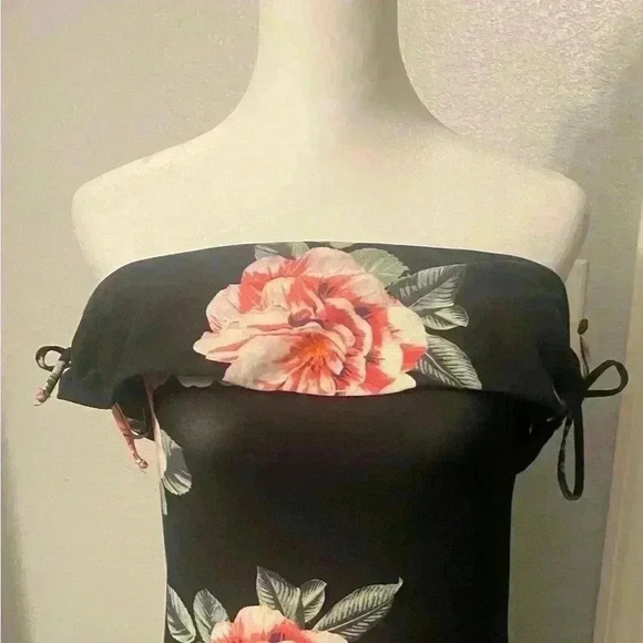 Juniors Floral dress in black with floral design in pinks white & green sizeM7-9 - Picture 4 of 9